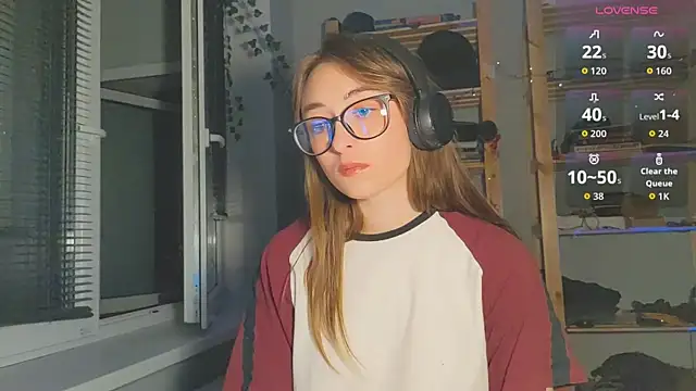 Snapshot of monlight__dana chatting on 09.22.25 monlight dana online show from 09.22.25