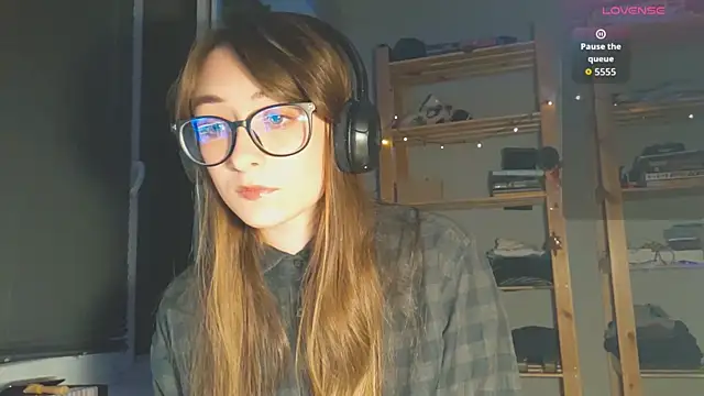 Snapshot of monlight__dana chatting on 10.04.25 monlight dana online show from 10.04.25