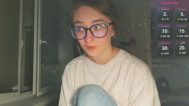 Snapshot of monlight__dana chatting on 10.29.25 monlight dana online show from 10.29.25