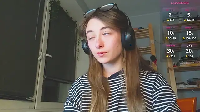 Snapshot of monlight__dana chatting on 11.16.25 monlight dana online show from 11.16.25