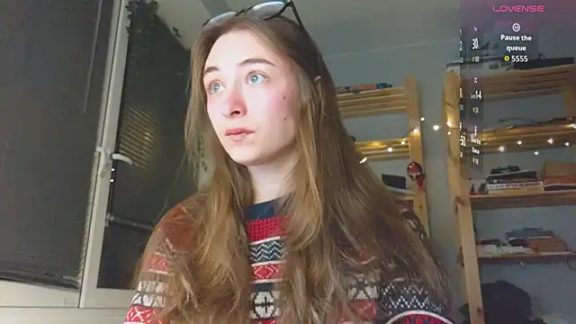 Snapshot of monlight__dana chatting on 11.25.25 monlight dana online show from 11.25.25