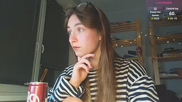 Snapshot of monlight__dana chatting on 11.30.25 monlight dana online show from 11.30.25