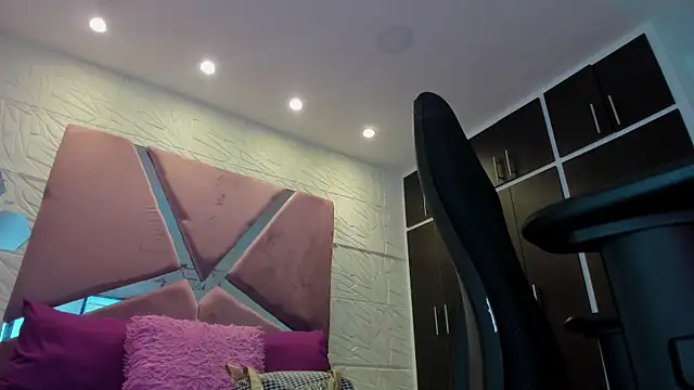 Charlotte Ice1 online show from 02.26.25