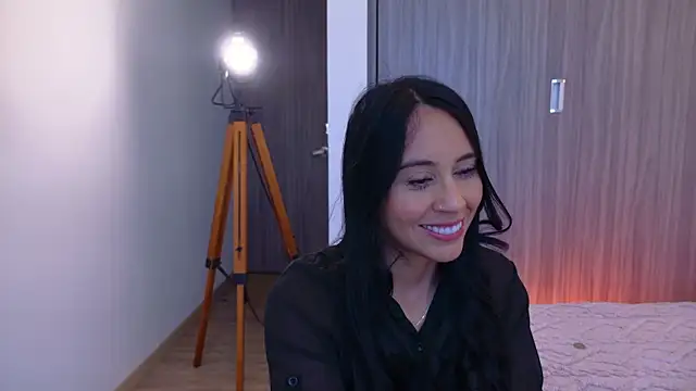 Miarouss3 online show from 11.04.25