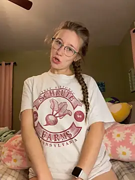 Snapshot of sage__marie chatting on 09.17.25 sage marie online show from 09.17.25