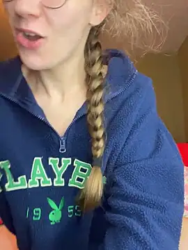 Snapshot of sage__marie chatting on 09.29.25 sage marie online show from 09.29.25