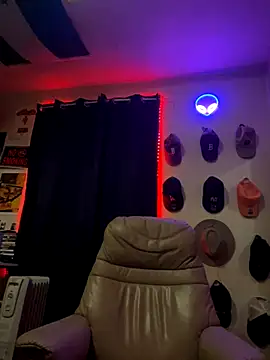 Snapshot of GersonGil1 chatting on 10.28.25 GersonGil1 online show from 10.28.25