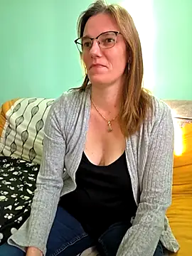 SpiceLea online show from 11.10.25