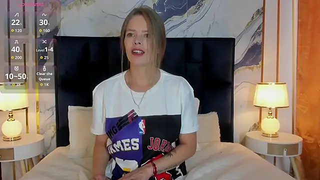 Laurablue online show from 12.21.25