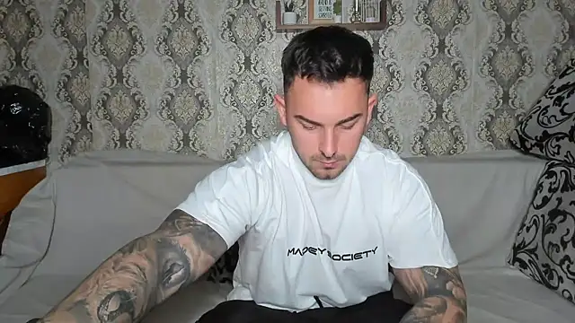Snapshot of Jonmusclemaster chatting on 12.01.24 Jonmusclemaster online show from 12.01.24