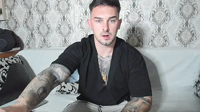 Snapshot of Jonmusclemaster chatting on 12.06.24 Jonmusclemaster online show from 12.06.24
