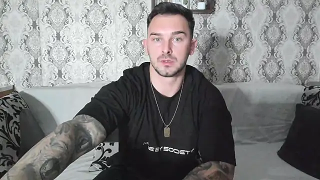 Snapshot of Jonmusclemaster chatting on 12.20.24 Jonmusclemaster online show from 12.20.24