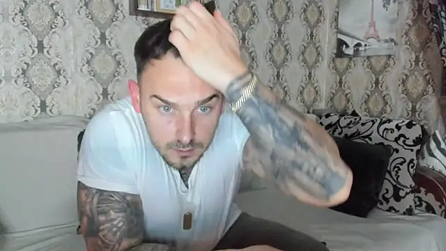 Snapshot of Jonmusclemaster chatting on 12.22.24 Jonmusclemaster online show from 12.22.24