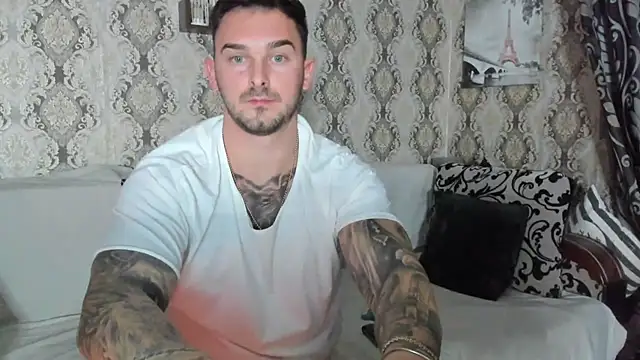 Snapshot of Jonmusclemaster chatting on 12.23.24 Jonmusclemaster online show from 12.23.24