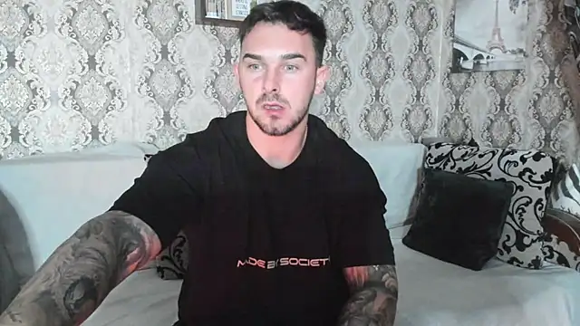 Snapshot of Jonmusclemaster chatting on 12.23.24 Jonmusclemaster online show from 12.23.24