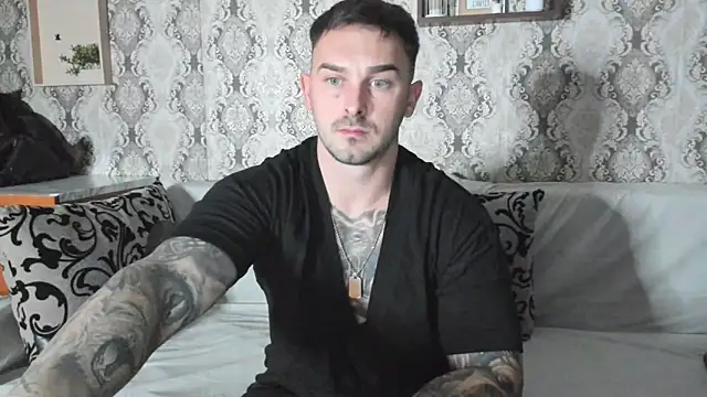 Snapshot of Jonmusclemaster chatting on 12.27.24 Jonmusclemaster online show from 12.27.24