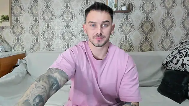 Snapshot of Jonmusclemaster chatting on 01.15.25 Jonmusclemaster online show from 01.15.25