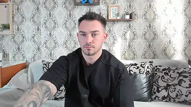 Snapshot of Jonmusclemaster chatting on 01.21.25 Jonmusclemaster online show from 01.21.25