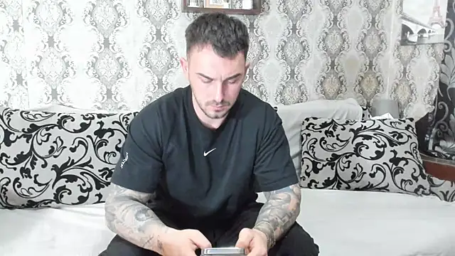 Snapshot of Jonmusclemaster chatting on 01.26.25 Jonmusclemaster online show from 01.26.25