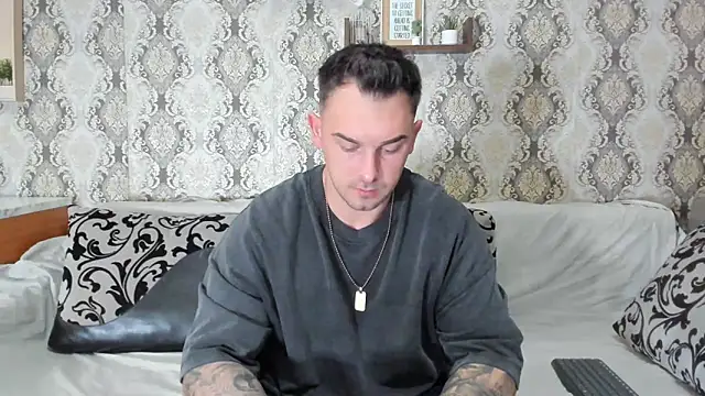 Snapshot of Jonmusclemaster chatting on 02.08.25 Jonmusclemaster online show from 02.08.25