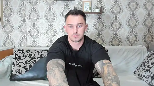 Snapshot of Jonmusclemaster chatting on 02.10.25 Jonmusclemaster online show from 02.10.25