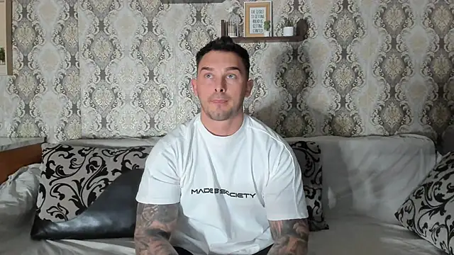 Snapshot of Jonmusclemaster chatting on 02.11.25 Jonmusclemaster online show from 02.11.25