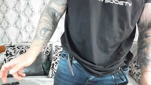 Snapshot of Jonmusclemaster chatting on 02.16.25 Jonmusclemaster online show from 02.16.25