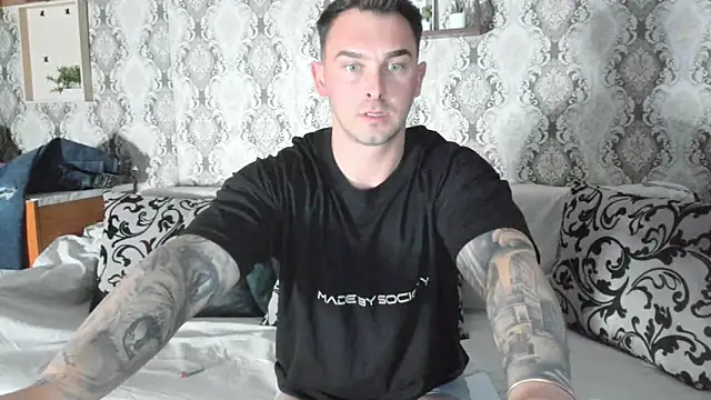 Snapshot of Jonmusclemaster chatting on 02.16.25 Jonmusclemaster online show from 02.16.25