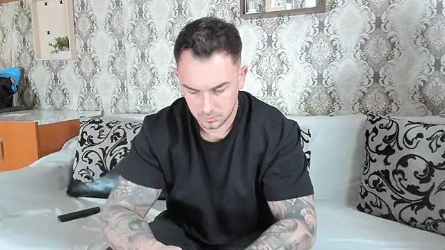 Snapshot of Jonmusclemaster chatting on 02.19.25 Jonmusclemaster online show from 02.19.25