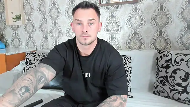 Snapshot of Jonmusclemaster chatting on 02.20.25 Jonmusclemaster online show from 02.20.25