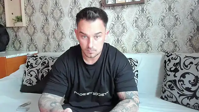 Snapshot of Jonmusclemaster chatting on 02.21.25 Jonmusclemaster online show from 02.21.25