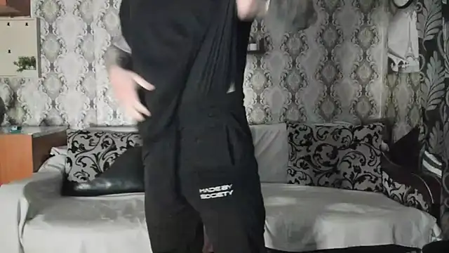 Snapshot of Jonmusclemaster chatting on 02.25.25 Jonmusclemaster online show from 02.25.25