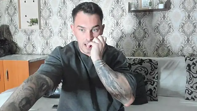 Snapshot of Jonmusclemaster chatting on 02.25.25 Jonmusclemaster online show from 02.25.25