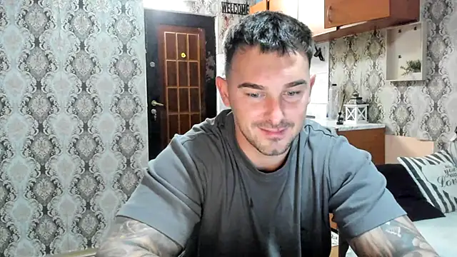 Snapshot of Jonmusclemaster chatting on 09.19.25 Jonmusclemaster online show from 09.19.25