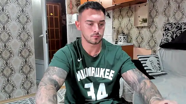 Snapshot of Jonmusclemaster chatting on 09.22.25 Jonmusclemaster online show from 09.22.25