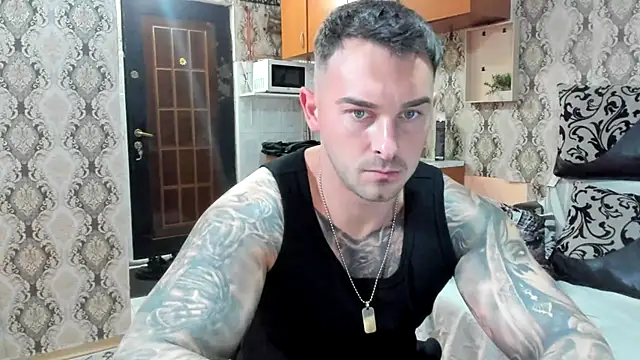 Snapshot of Jonmusclemaster chatting on 10.20.25 Jonmusclemaster online show from 10.20.25