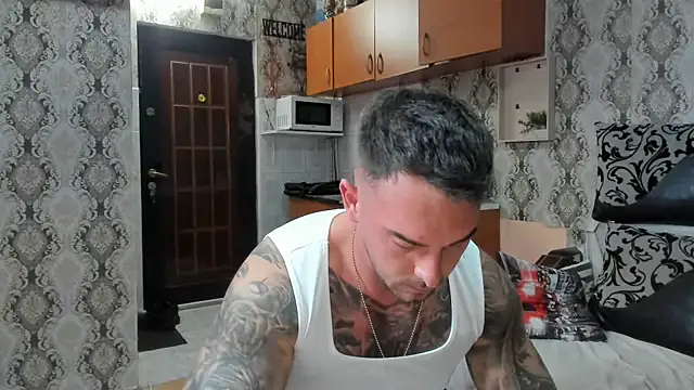 Snapshot of Jonmusclemaster chatting on 10.25.25 Jonmusclemaster online show from 10.25.25