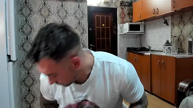 Snapshot of Jonmusclemaster chatting on 11.01.25 Jonmusclemaster online show from 11.01.25