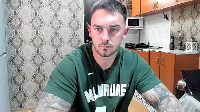 Snapshot of Jonmusclemaster chatting on 11.04.25 Jonmusclemaster online show from 11.04.25