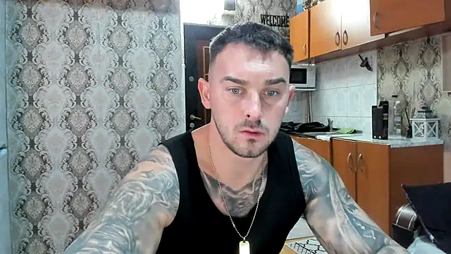 Snapshot of Jonmusclemaster chatting on 11.08.25 Jonmusclemaster online show from 11.08.25