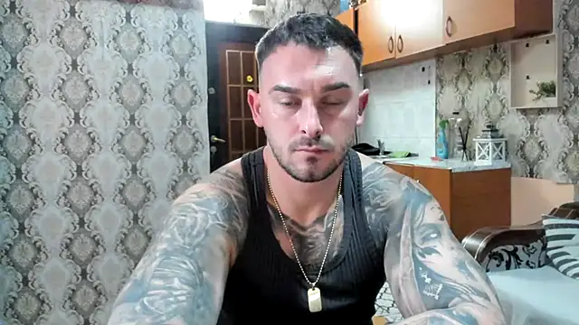 Snapshot of Jonmusclemaster chatting on 11.19.25 Jonmusclemaster online show from 11.19.25