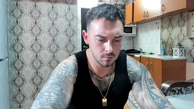 Snapshot of Jonmusclemaster chatting on 11.27.25 Jonmusclemaster online show from 11.27.25