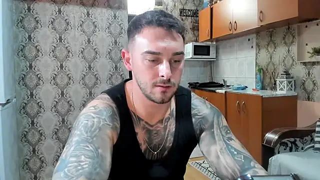 Snapshot of Jonmusclemaster chatting on 12.01.25 Jonmusclemaster online show from 12.01.25