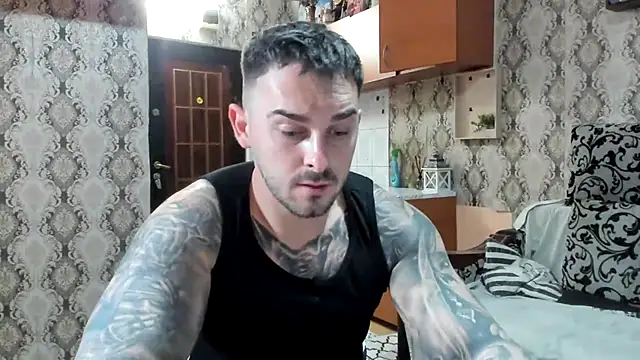 Snapshot of Jonmusclemaster chatting on 12.15.25 Jonmusclemaster online show from 12.15.25