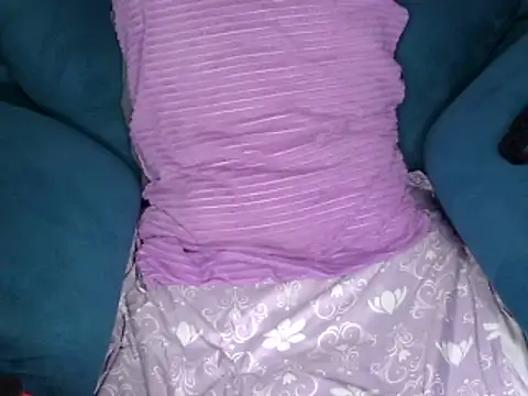 Snapshot of SquirtQueen222 chatting on 12.07.24 SquirtQueen222 online show from 12.07.24