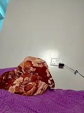 Snapshot of SquirtQueen222 chatting on 12.22.24 SquirtQueen222 online show from 12.22.24