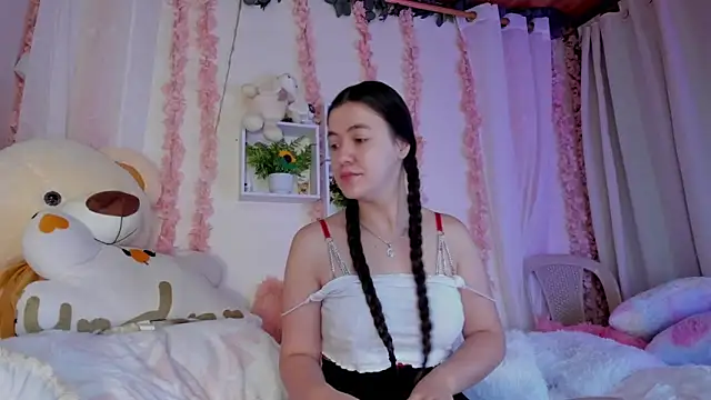 Idara and Edahi01 online show from 09.18.25