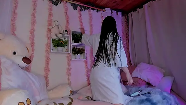 Idara and Edahi01 online show from 10.05.25