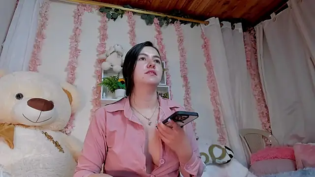 Idara and Edahi01 online show from 10.17.25