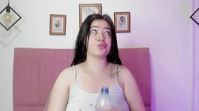 Snapshot of GENNESIS_LOVE chatting on 09.28.25 GENNESIS LOVE online show from 09.28.25